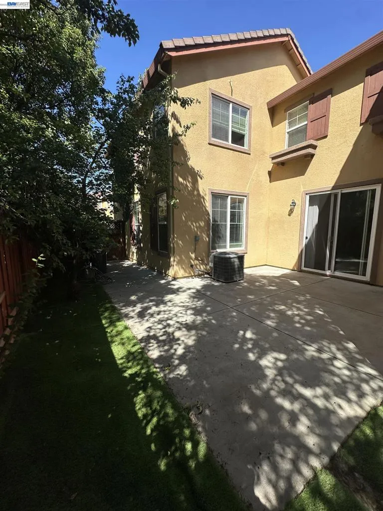 140 W Brilloso Ln Mountain House, CA 95391
