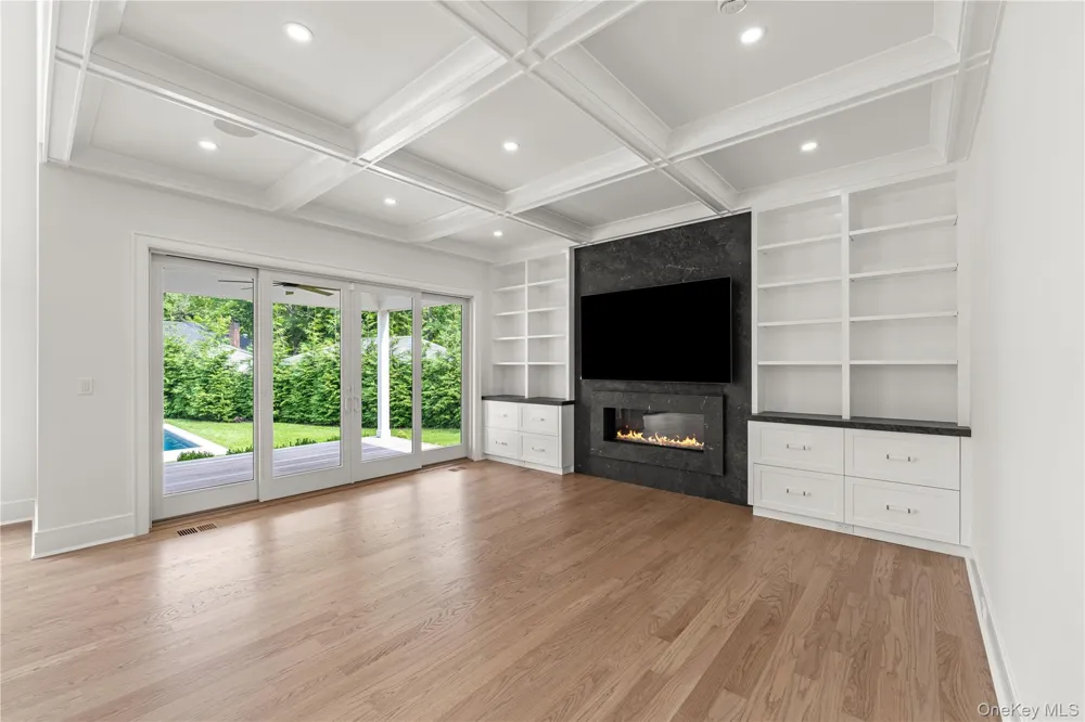 78 Meeting House Road Westhampton Beach, NY 11978