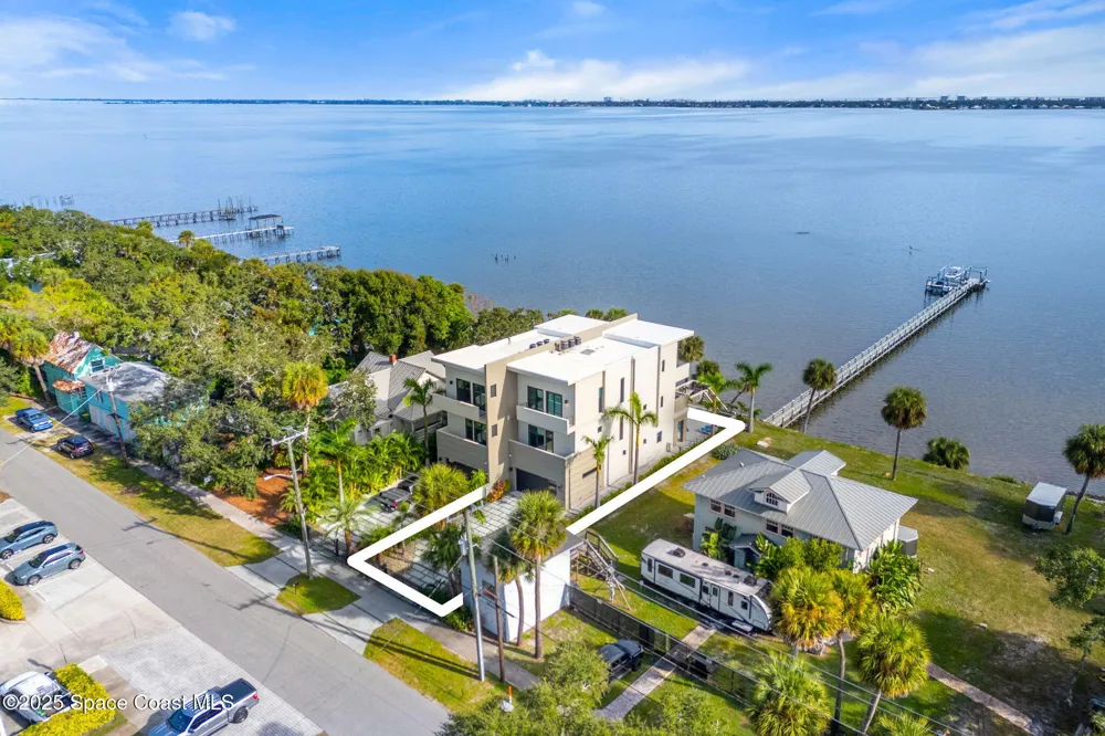 1809 Riverview Drive Melbourne, FL 32901