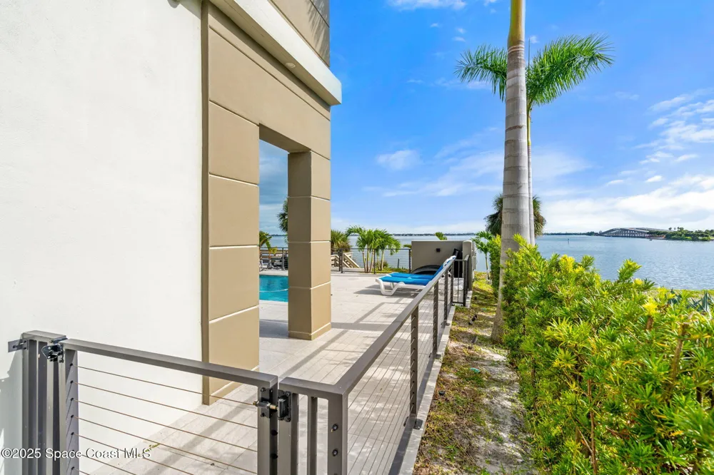 1809 Riverview Drive Melbourne, FL 32901