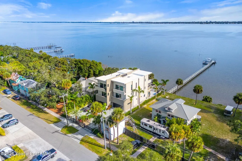 1809 Riverview Drive Melbourne, FL 32901