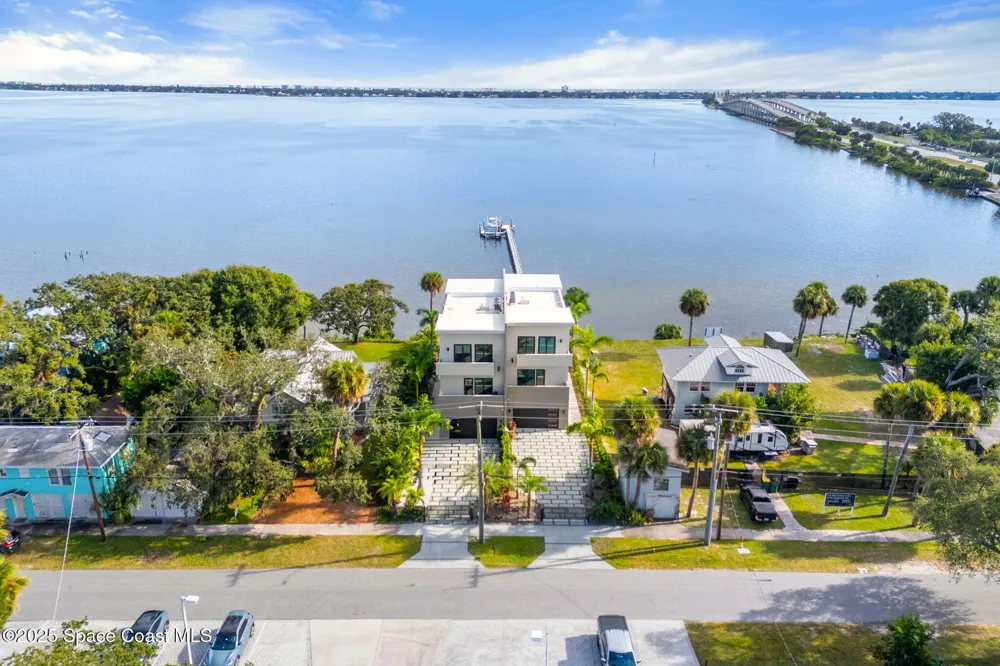 1809 Riverview Drive Melbourne, FL 32901