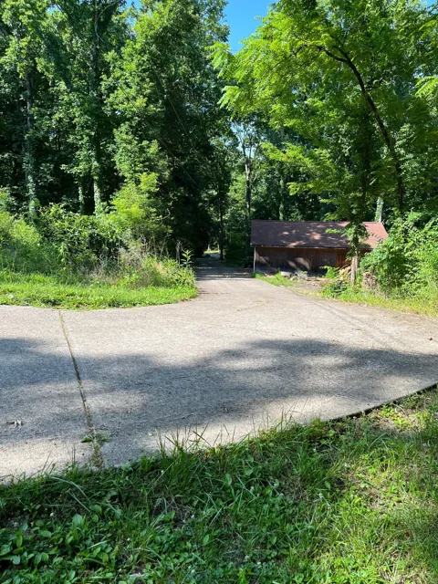 933 Bluff Rd