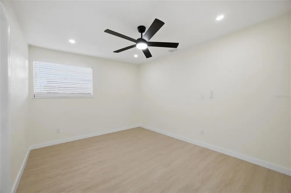 714 E 137TH AVENUE Tampa, FL 33613