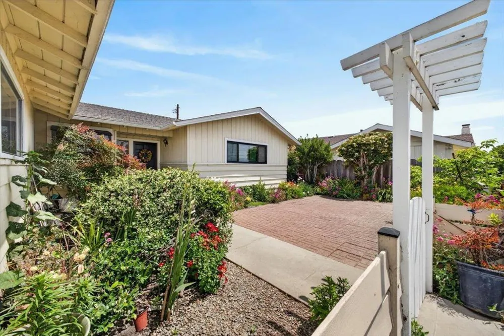 251 La Mesa Drive Salinas, CA 93901