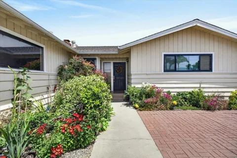 251 La Mesa Drive