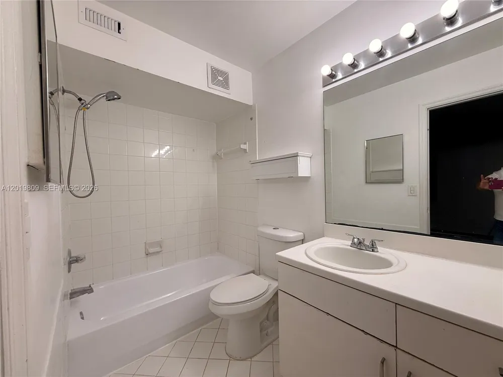 2078 Madeira Dr #0 Weston, FL 33327