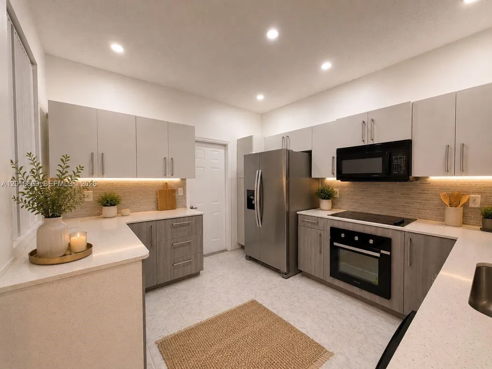 2078 Madeira Dr #0 Weston, FL 33327