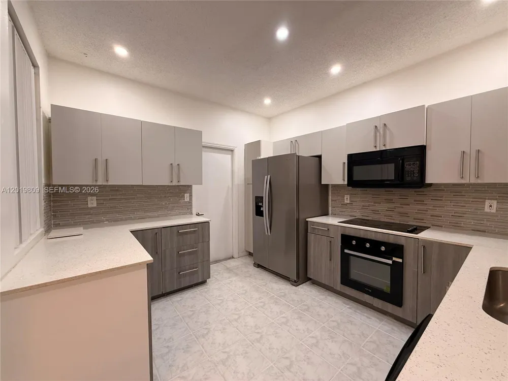 2078 Madeira Dr #0 Weston, FL 33327