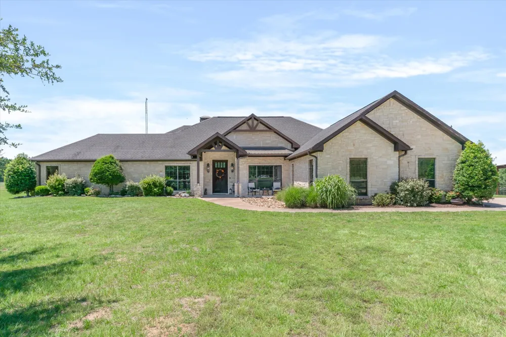 347 VZ County Road 3108 Edgewood, TX 75117