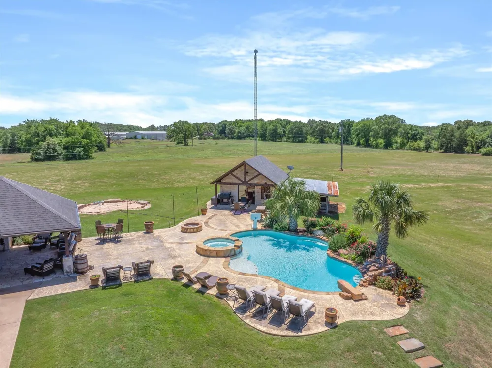 347 VZ County Road 3108 Edgewood, TX 75117