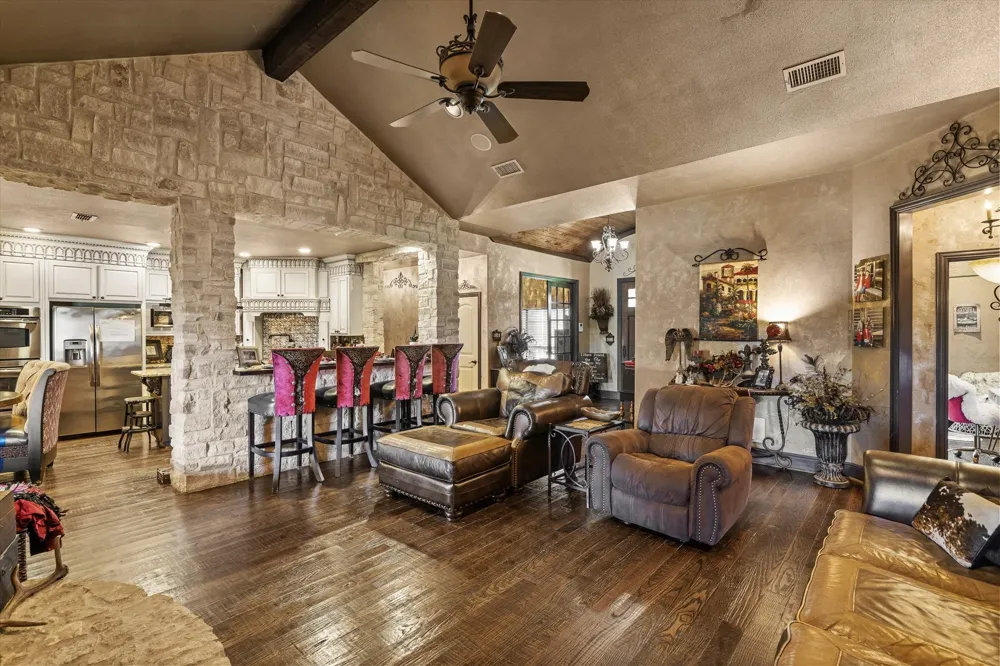 347 VZ County Road 3108 Edgewood, TX 75117