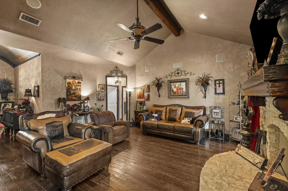 347 VZ County Road 3108 Edgewood, TX 75117