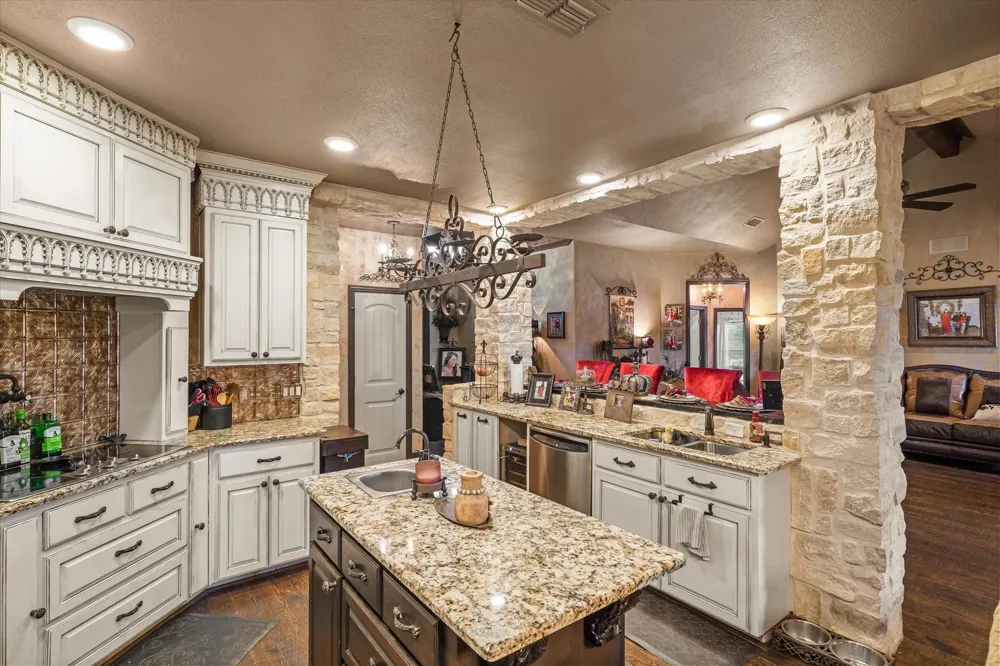 347 VZ County Road 3108 Edgewood, TX 75117