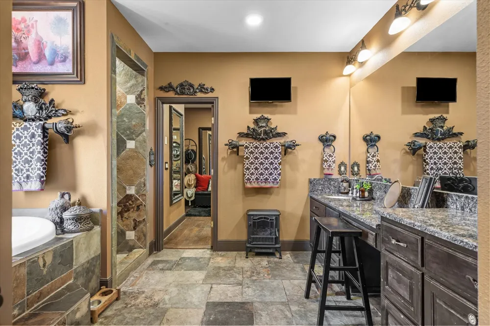 347 VZ County Road 3108 Edgewood, TX 75117