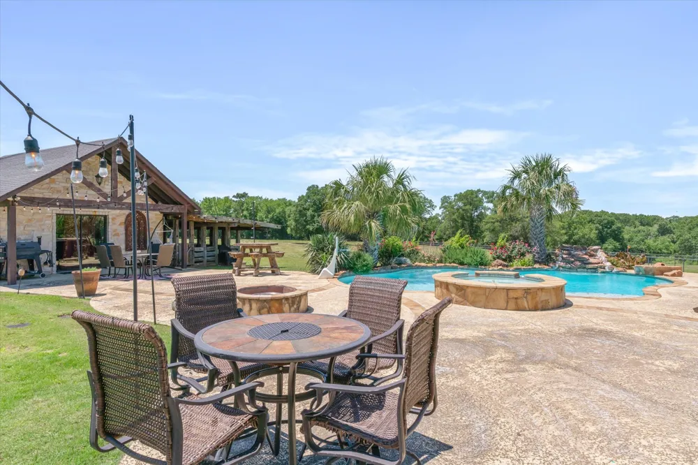 347 VZ County Road 3108 Edgewood, TX 75117