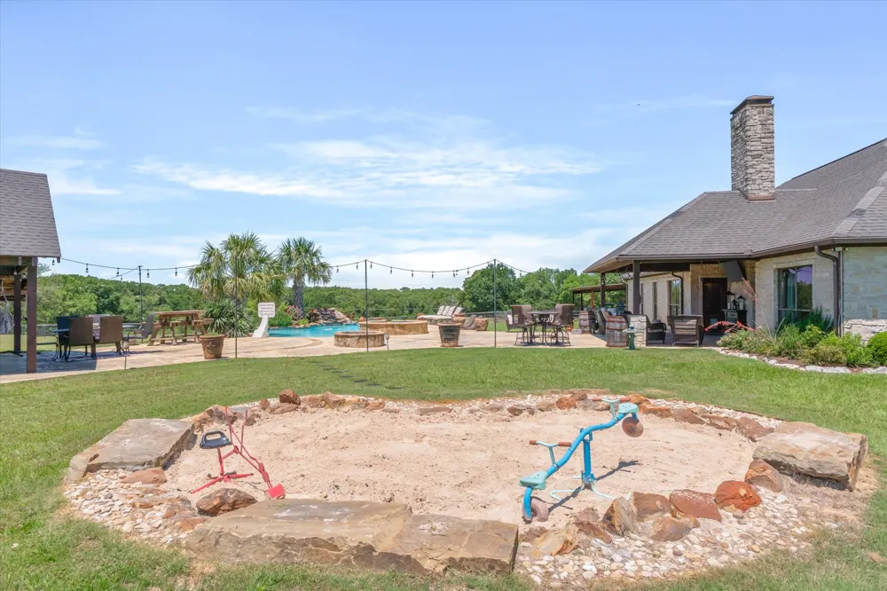 347 VZ County Road 3108 Edgewood, TX 75117