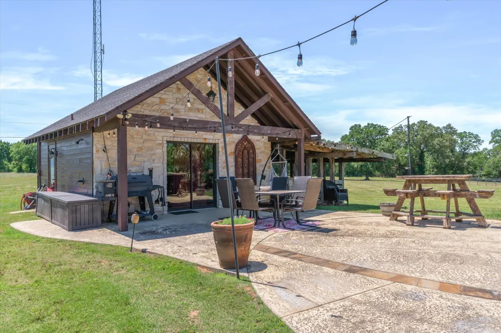 347 VZ County Road 3108 Edgewood, TX 75117