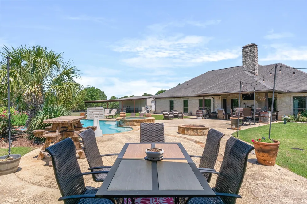 347 VZ County Road 3108 Edgewood, TX 75117