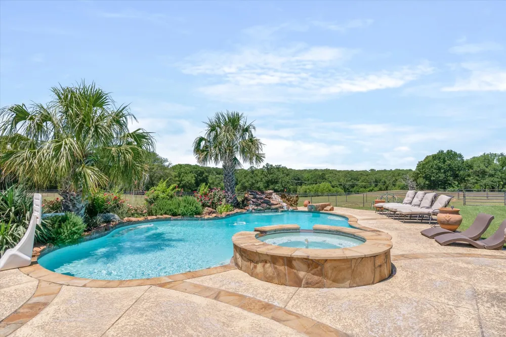 347 VZ County Road 3108 Edgewood, TX 75117