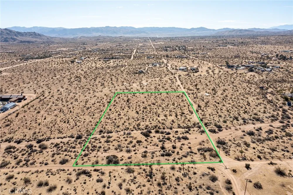 59525 La Crescenta Drive Yucca Valley, CA 92284