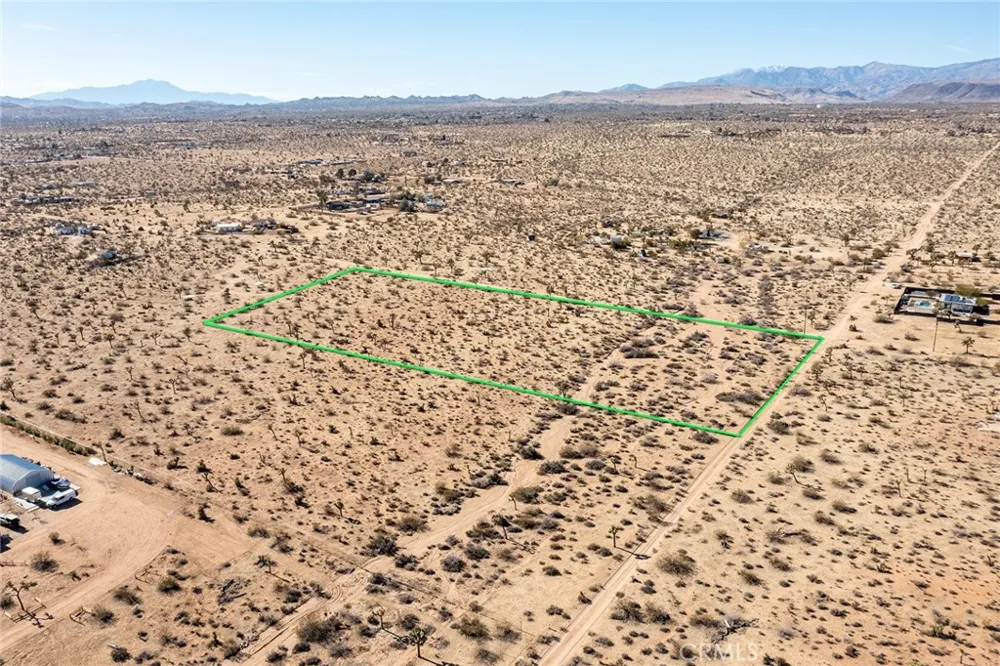 59525 La Crescenta Drive Yucca Valley, CA 92284