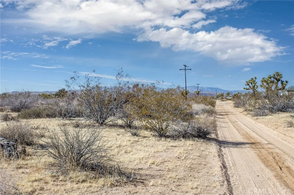 59525 La Crescenta Drive Yucca Valley, CA 92284