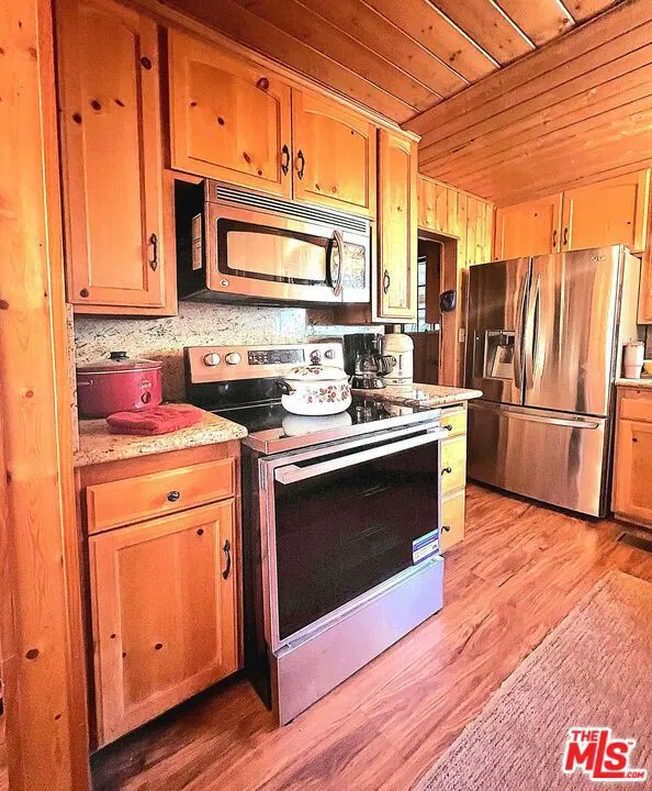 1668 State Highway 2 Wrightwood, CA 92397