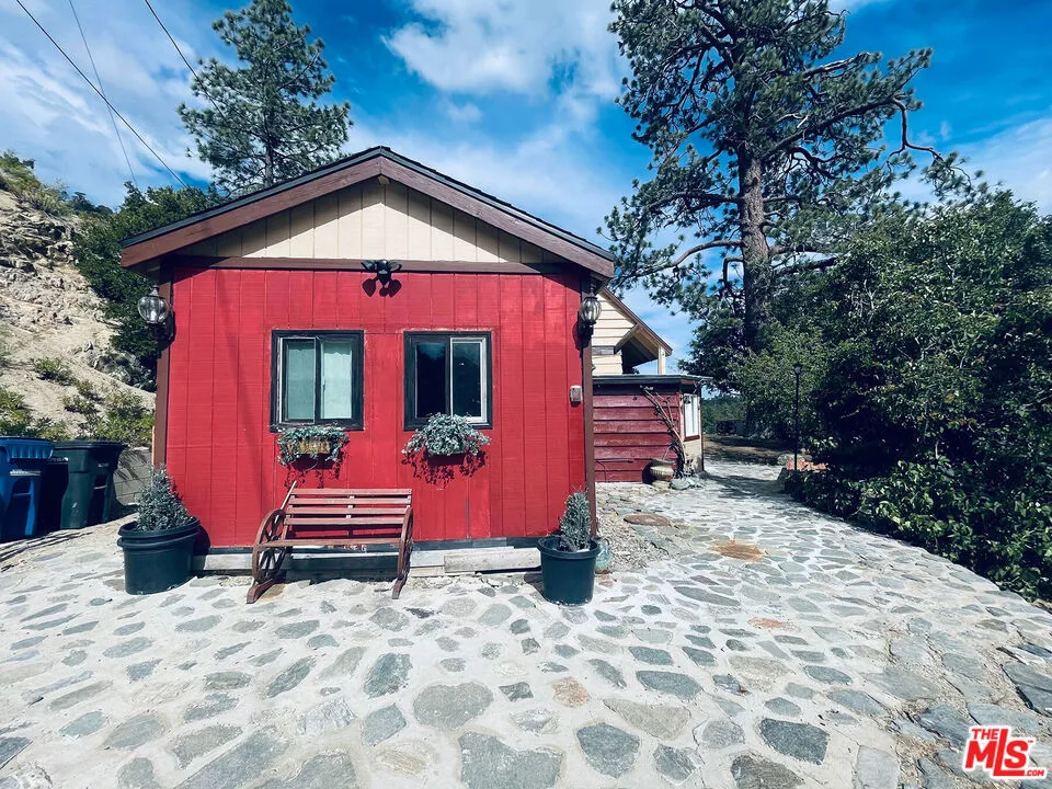 1668 State Highway 2 Wrightwood, CA 92397
