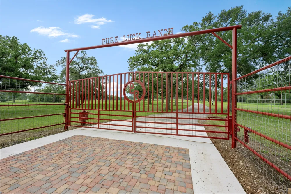 1304 E State Highway 71 West Point, TX 78963