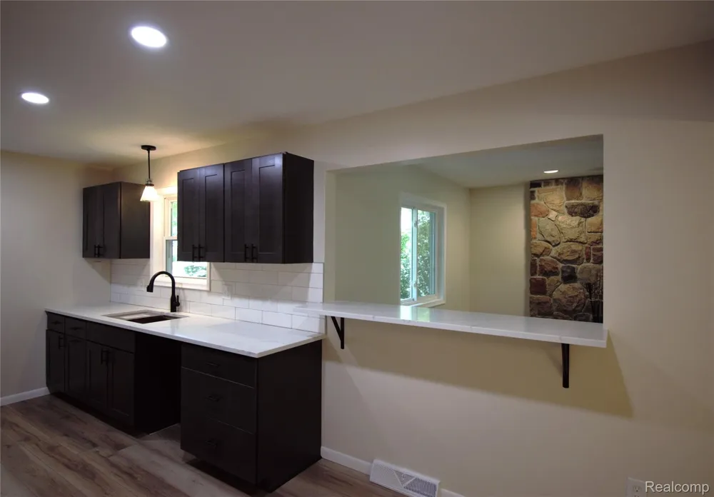 58085 DULWICH Washington Township, MI 48094
