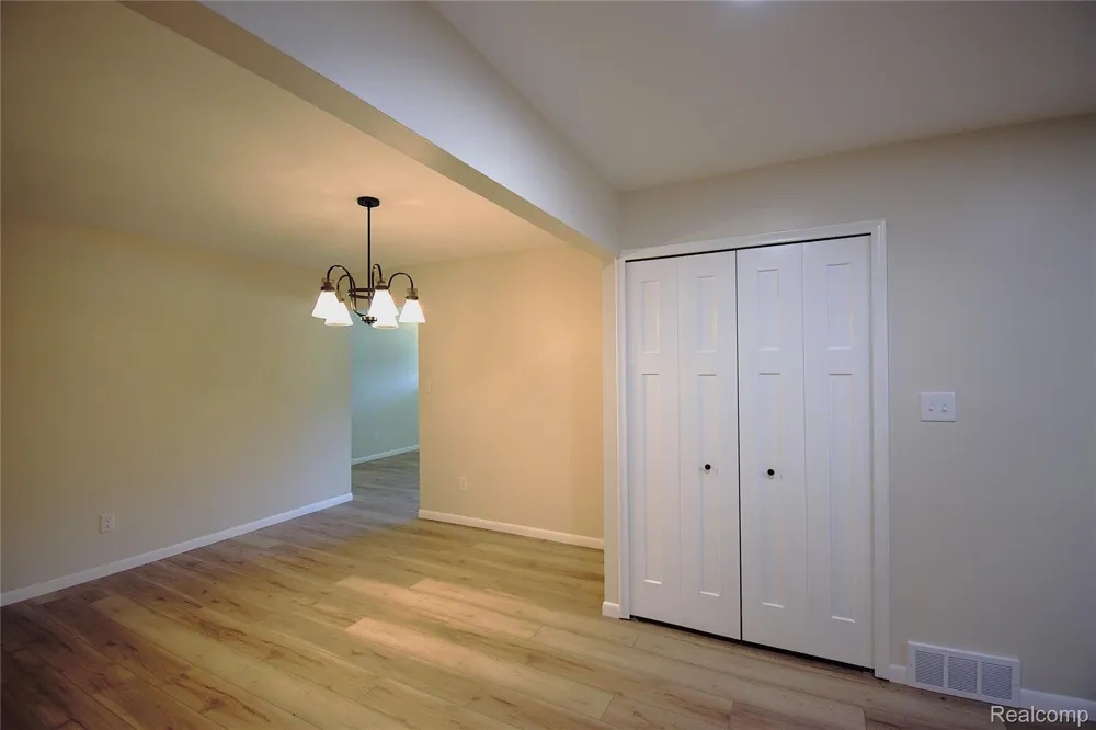 58085 DULWICH Washington Township, MI 48094