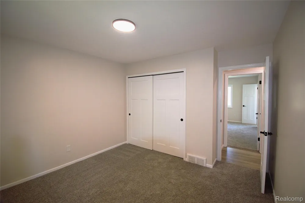 58085 DULWICH Washington Township, MI 48094