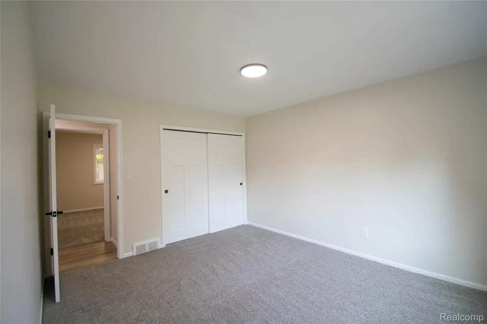 58085 DULWICH Washington Township, MI 48094