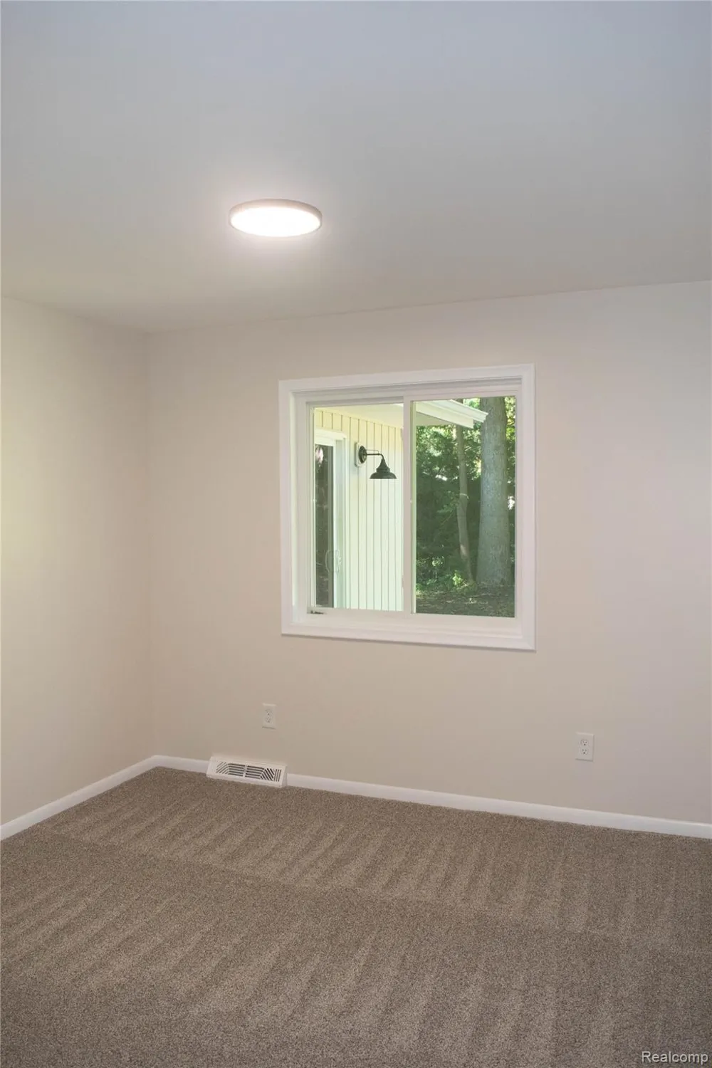 58085 DULWICH Washington Township, MI 48094