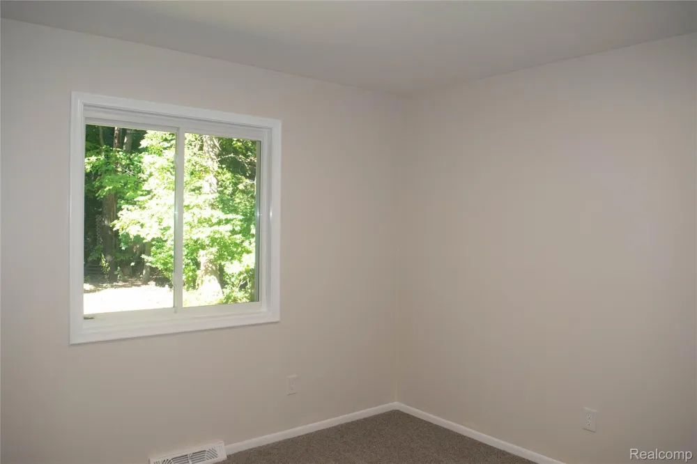 58085 DULWICH Washington Township, MI 48094