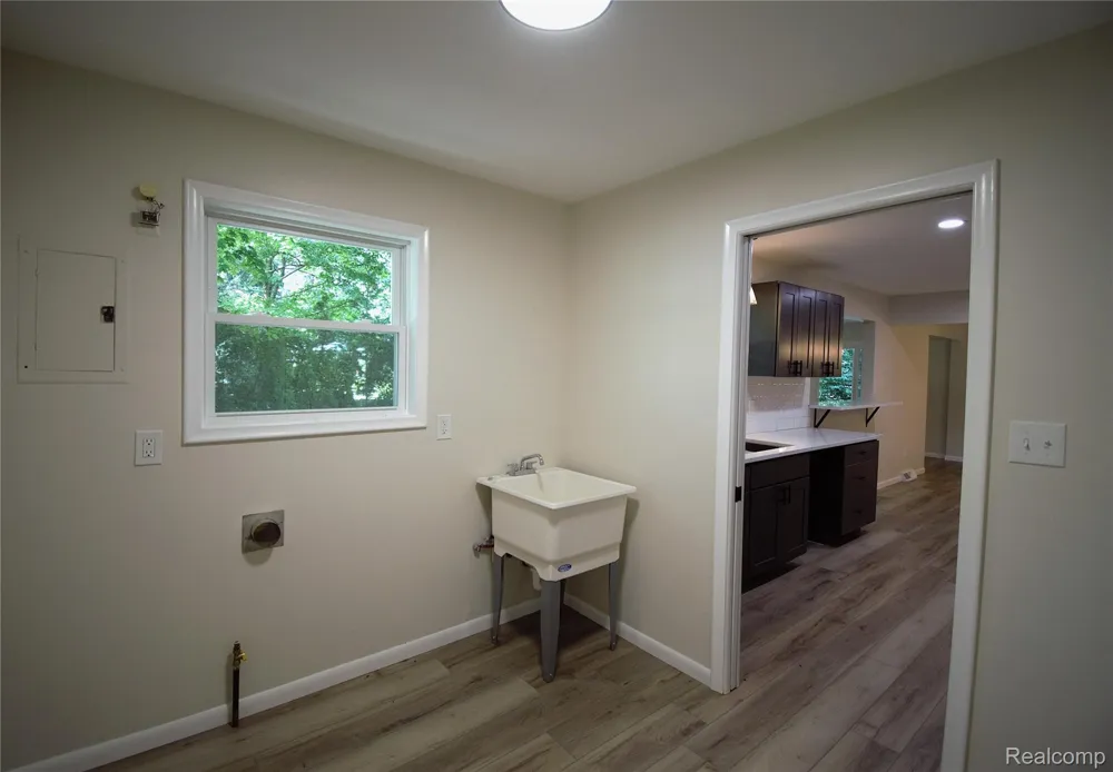 58085 DULWICH Washington Township, MI 48094