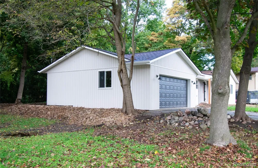 58085 DULWICH Washington Township, MI 48094