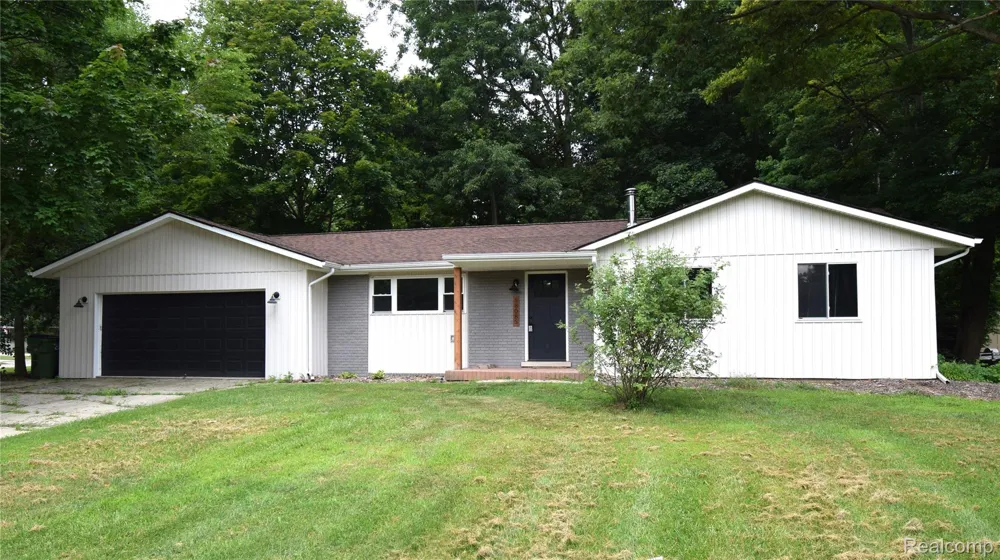 58085 DULWICH Washington Township, MI 48094