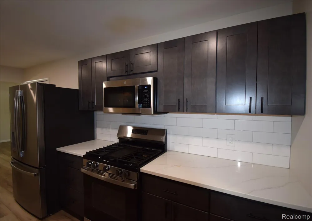 58085 DULWICH Washington Township, MI 48094