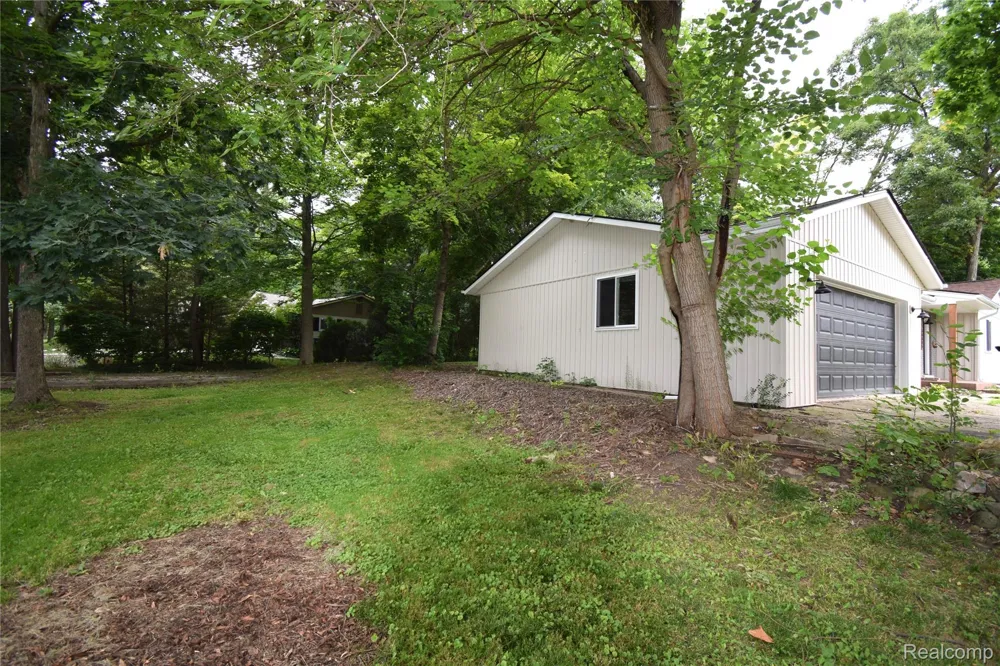 58085 DULWICH Washington Township, MI 48094