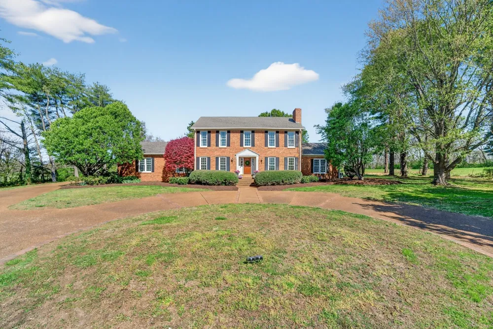 1553 N Main St Mount Pleasant, TN 38474