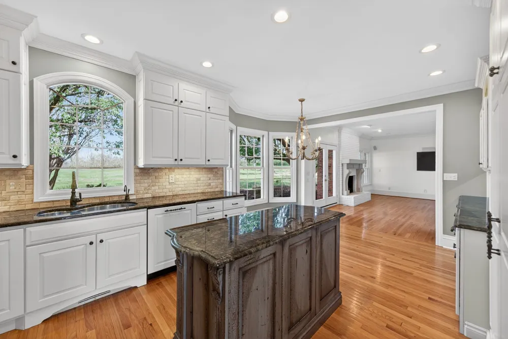 1553 N Main St Mount Pleasant, TN 38474