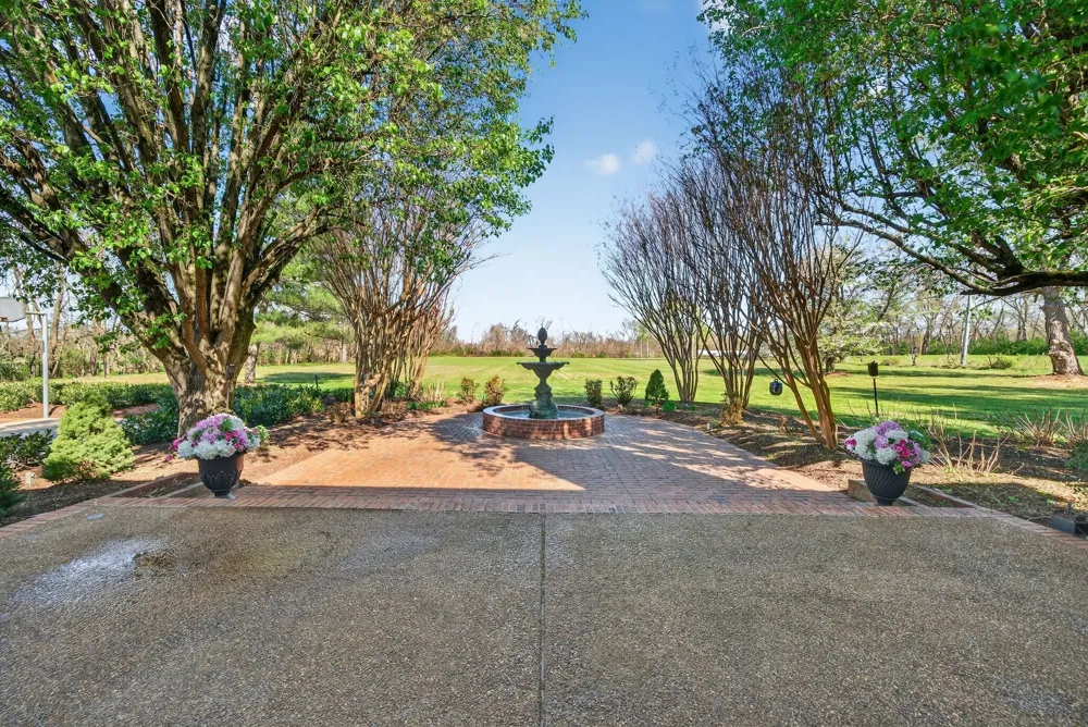 1553 N Main St Mount Pleasant, TN 38474