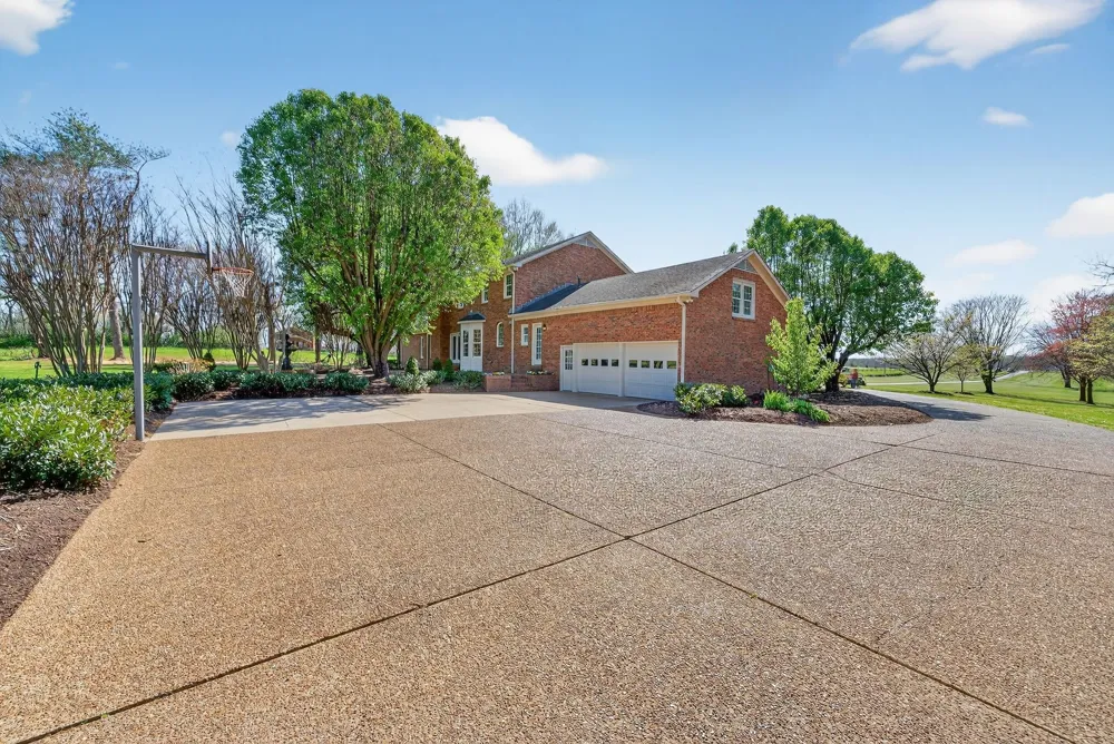 1553 N Main St Mount Pleasant, TN 38474