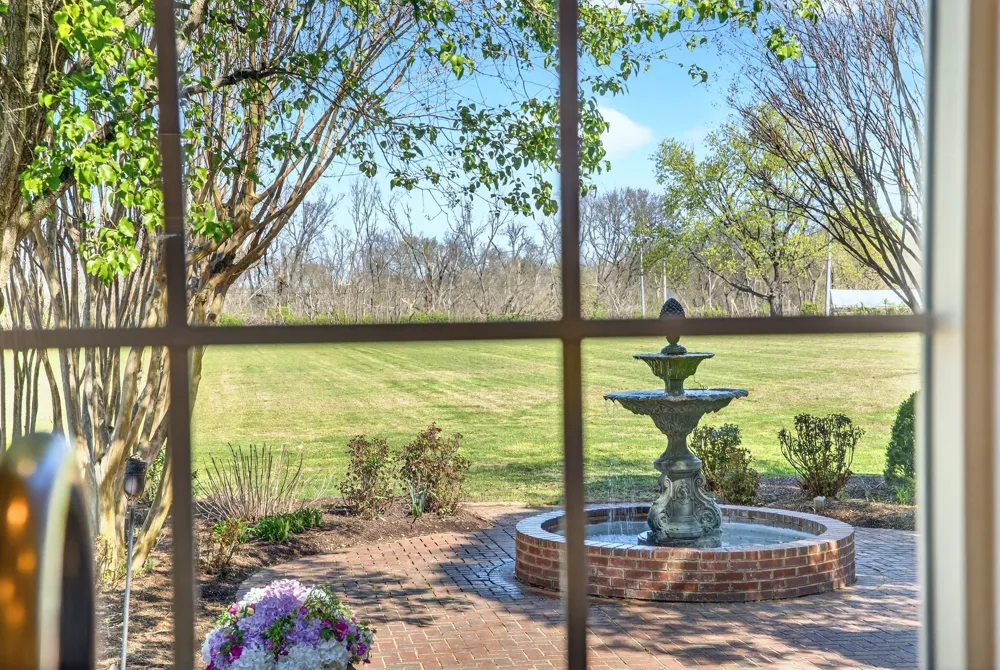 1553 N Main St Mount Pleasant, TN 38474