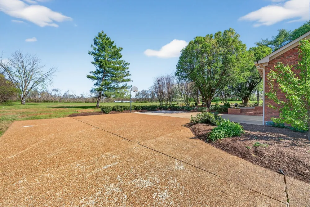 1553 N Main St Mount Pleasant, TN 38474