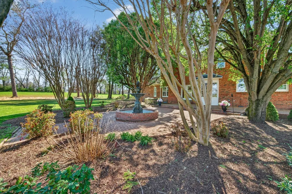 1553 N Main St Mount Pleasant, TN 38474