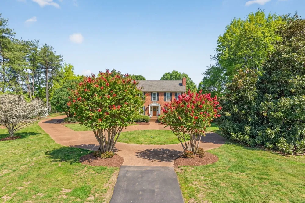 1553 N Main St Mount Pleasant, TN 38474