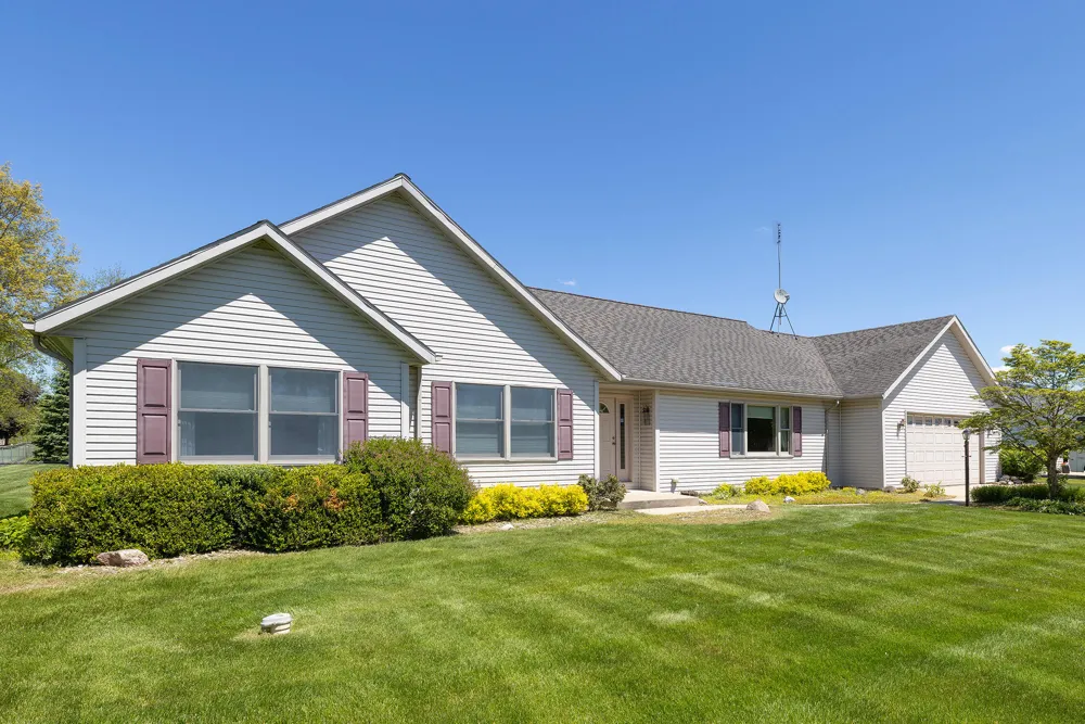 29376 Saddlebred Lane Dowagiac, MI 49047